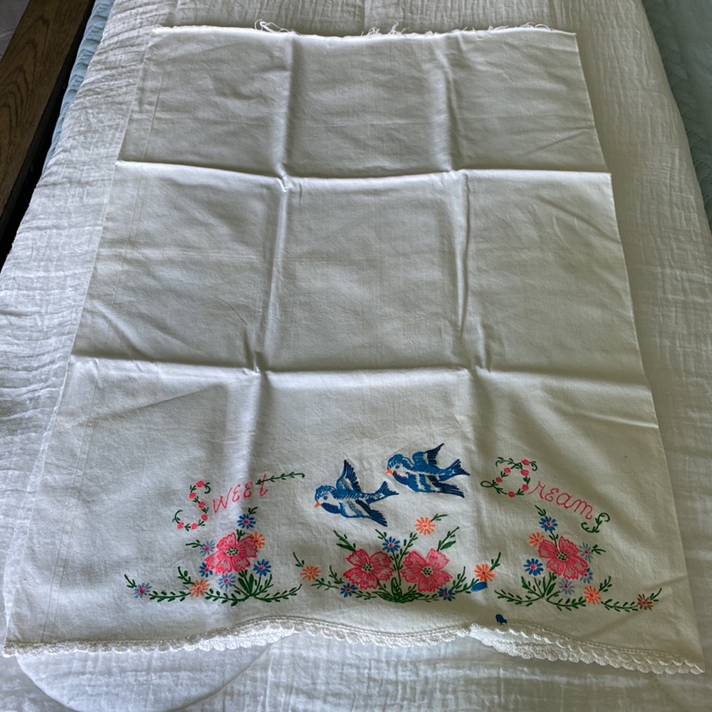 Vintage Pair Of Fabric Painted Bluebird Of Happiness Pillow Cases! - Picture 3 of 10